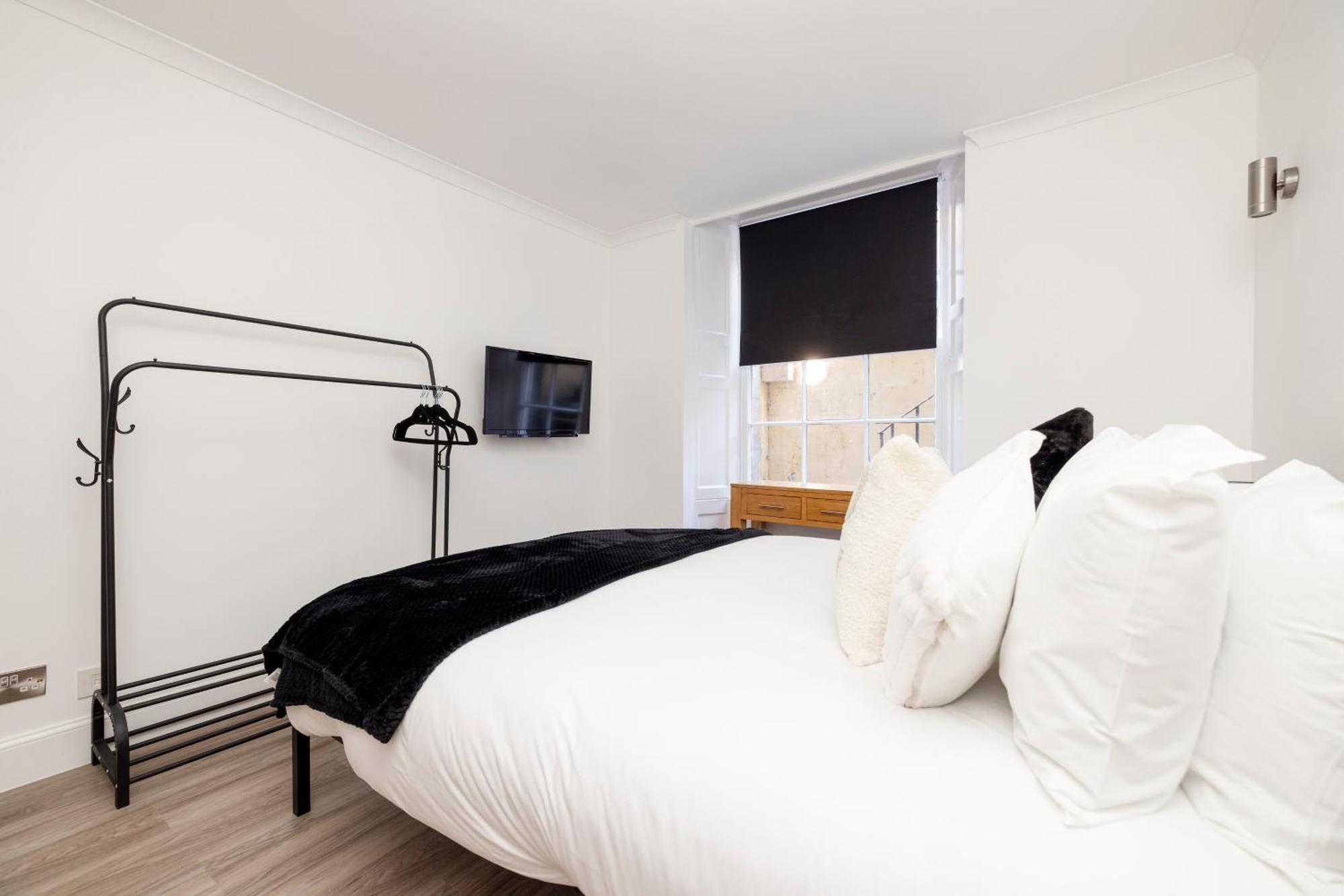 Joivy 3Br Flat In Haymarket With Free Parking Edimburgo Exterior foto